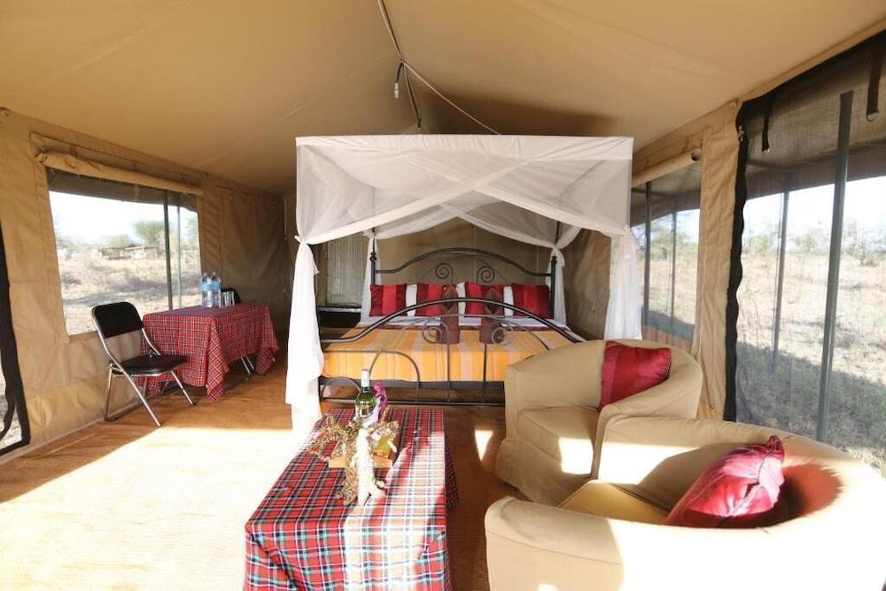 Serengeti Wildebeest Camp Hotel Exterior photo