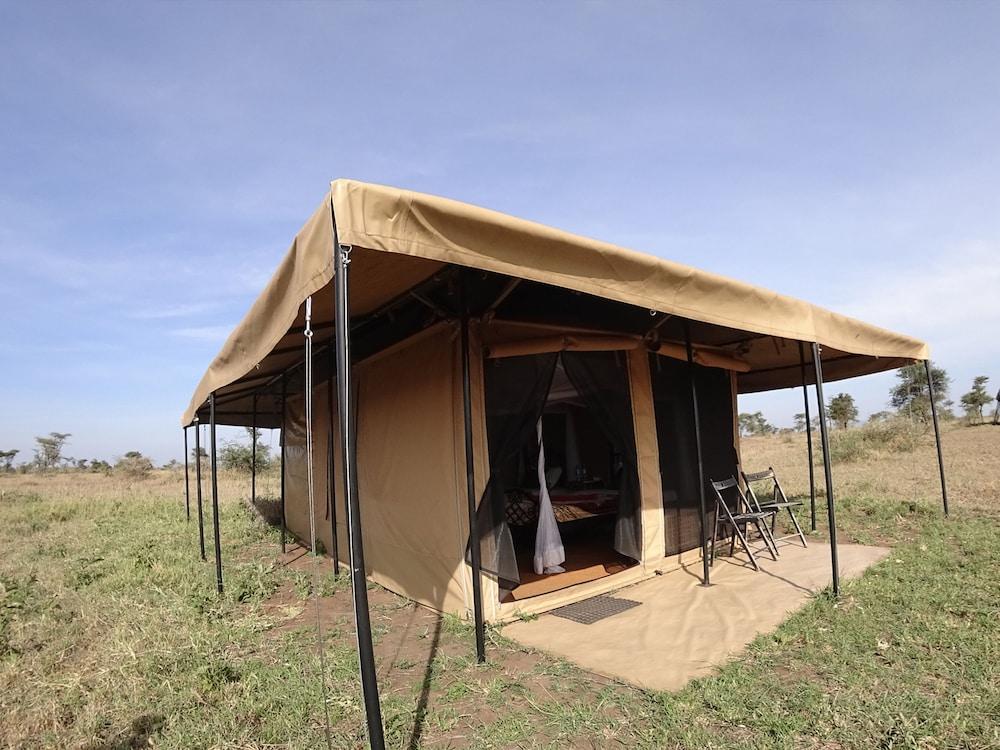 Serengeti Wildebeest Camp Hotel Exterior photo