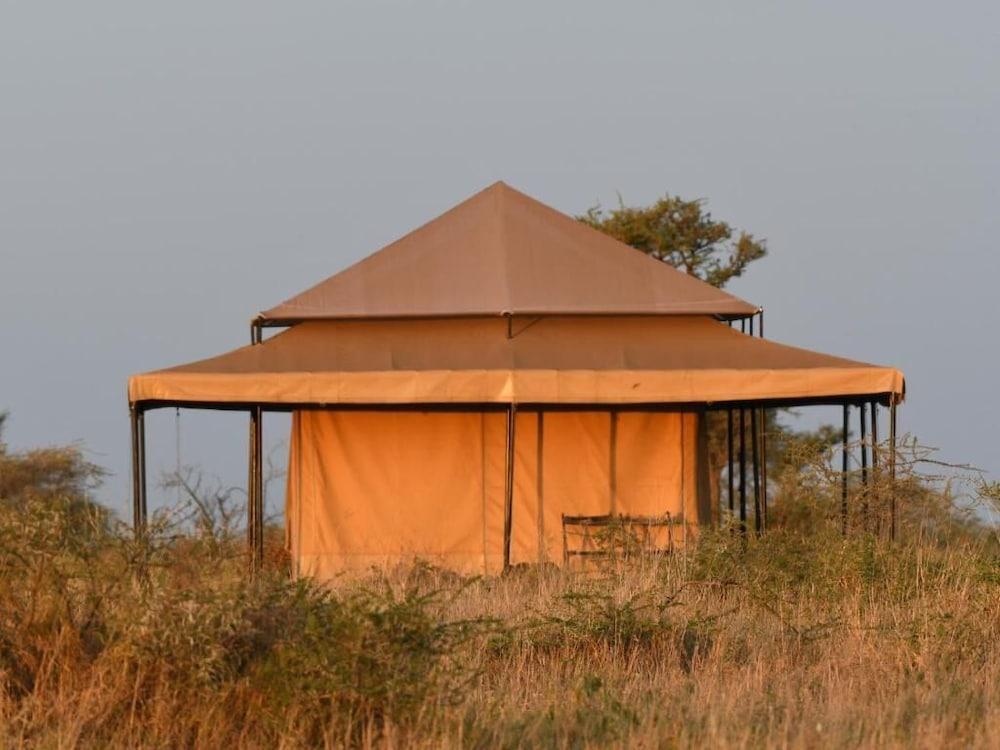 Serengeti Wildebeest Camp Hotel Exterior photo