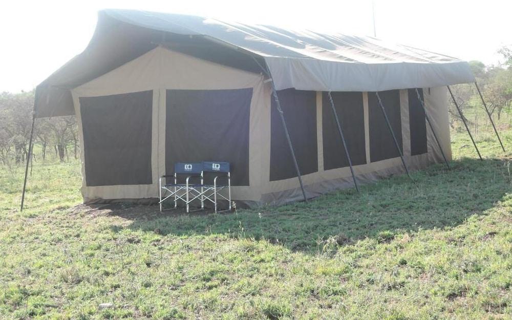 Serengeti Wildebeest Camp Hotel Exterior photo