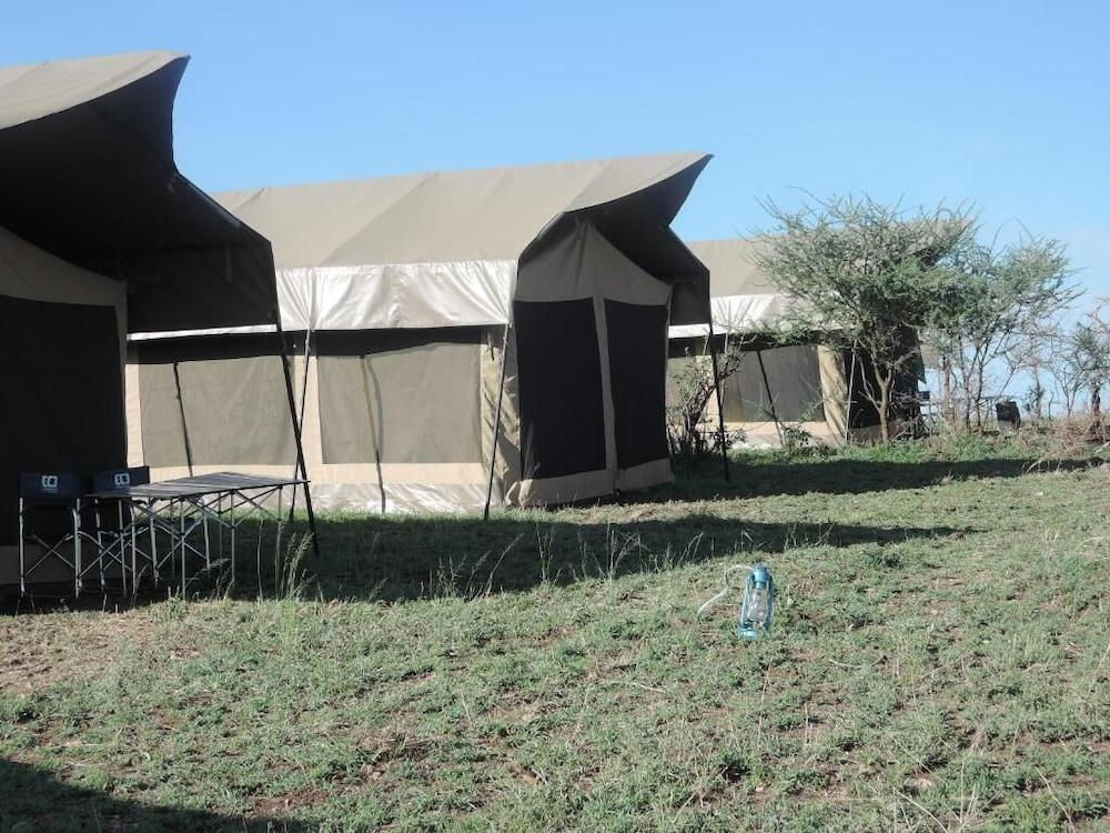 Serengeti Wildebeest Camp Hotel Exterior photo