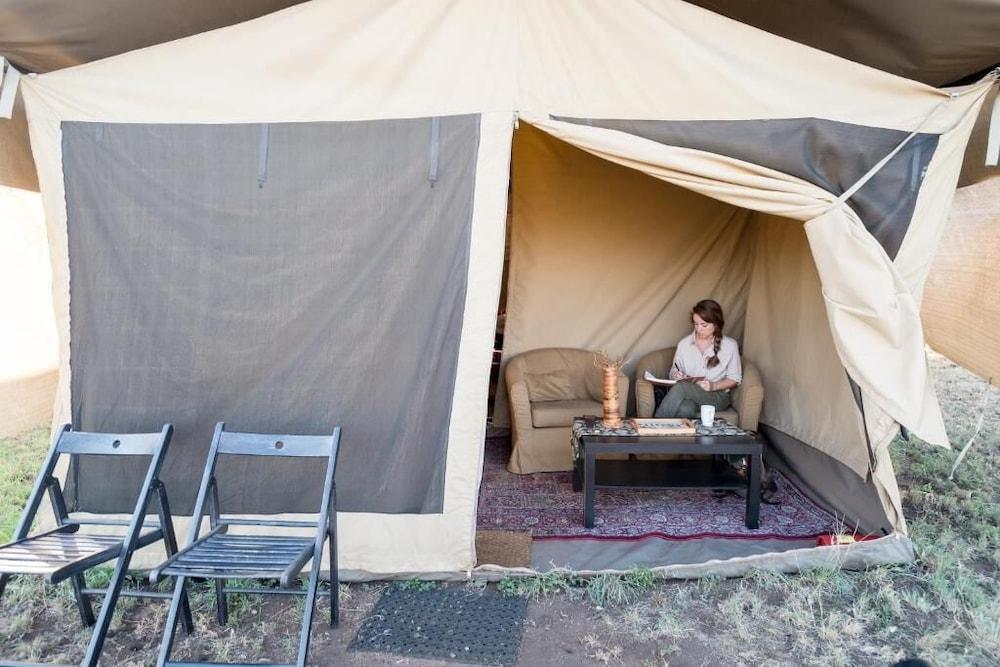 Serengeti Wildebeest Camp Hotel Exterior photo